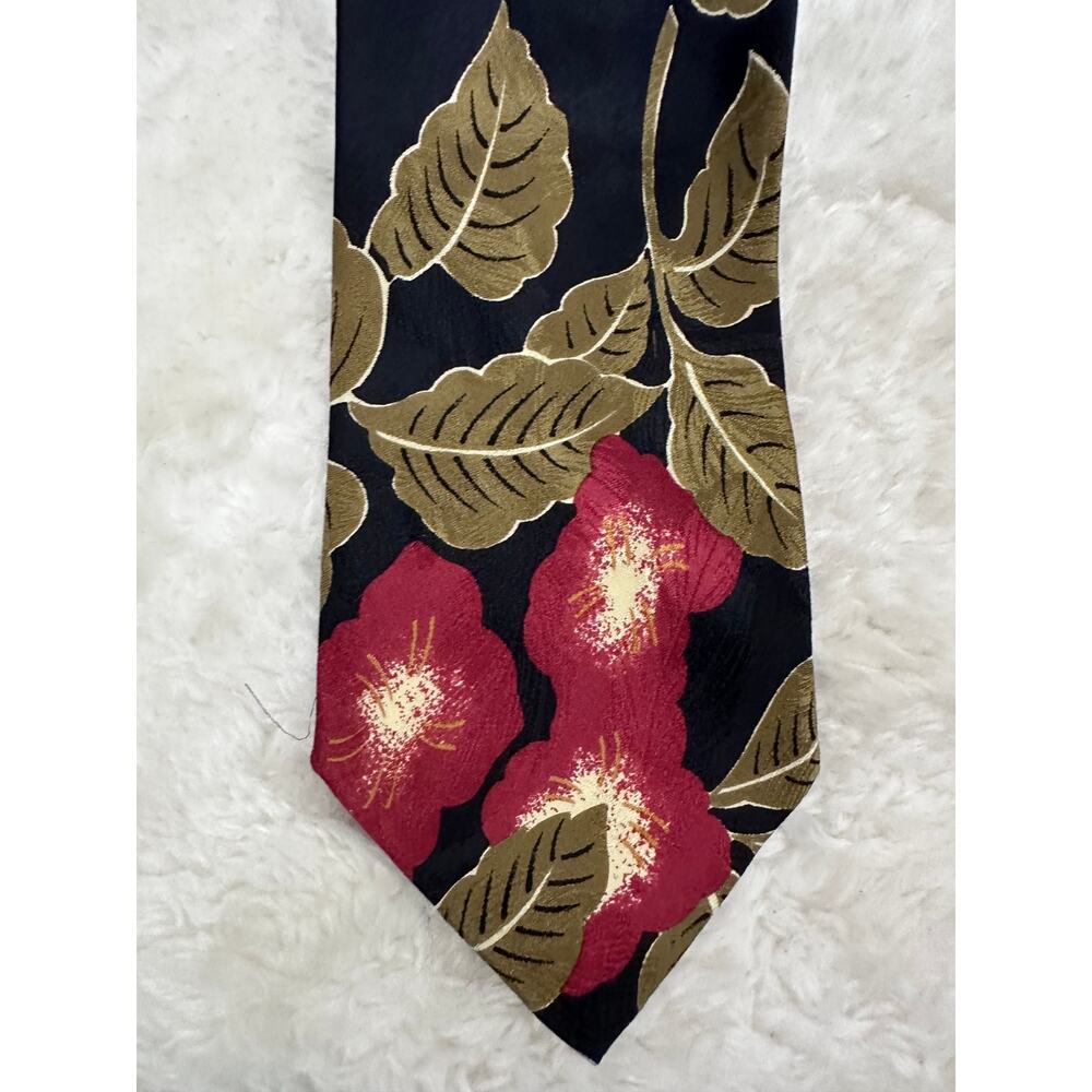 BOSS 100% Silk Tie Floral Leaf Motif